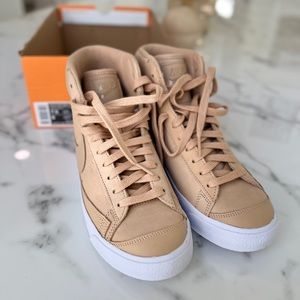 NIKE - Wmns Blazer mid premium ‘Vachetta Tan/White/Vachetta
Tan’